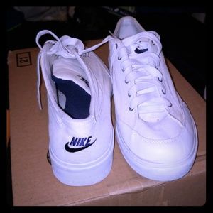 Hardly worn Nike shoes!